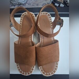 Universal Thread Tan Women's Sandals